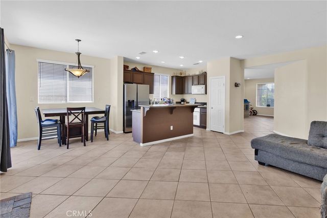 13912 Pinellia, Hesperia, CA 92344