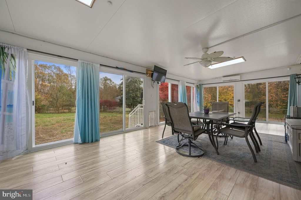 Image 17 of property listing at 850 ARTHURSVILLE RD, Hartly, DE 19953