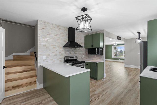 7131 S Pennsylvania AVENUE, Oak Creek, WI 53154