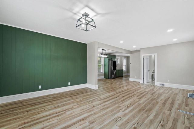 7131 S Pennsylvania AVENUE, Oak Creek, WI 53154