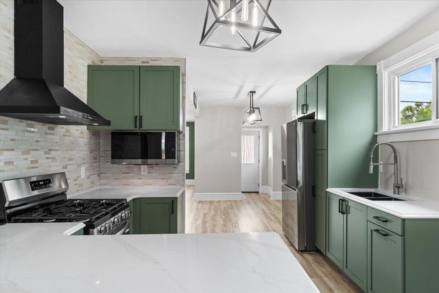 7131 S Pennsylvania AVENUE, Oak Creek, WI 53154