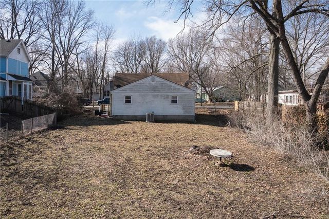 300 E Florence Street, Windsor, MO 65360