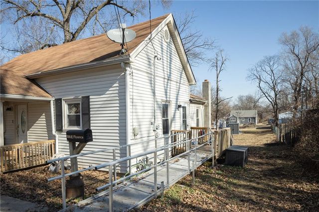 300 E Florence Street, Windsor, MO 65360