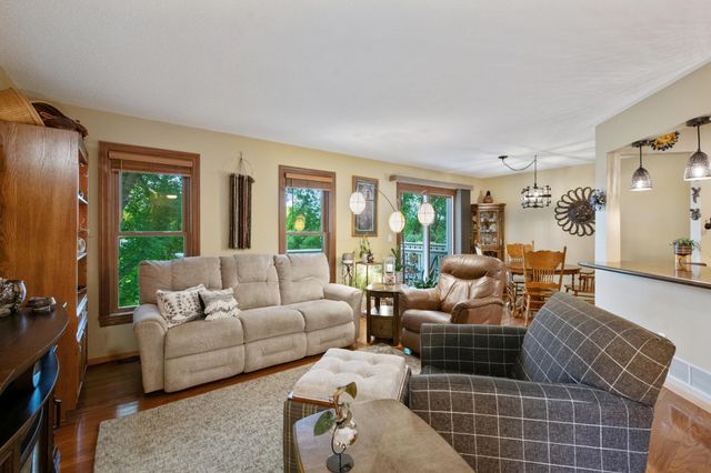 10295 Arrowwood Drive, Eden Prairie, MN 55347