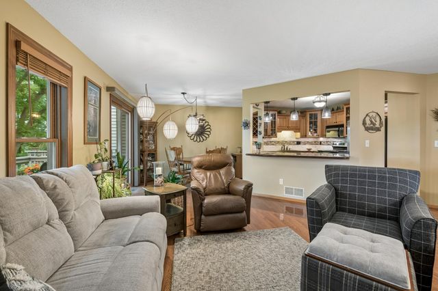 10295 Arrowwood Drive, Eden Prairie, MN 55347