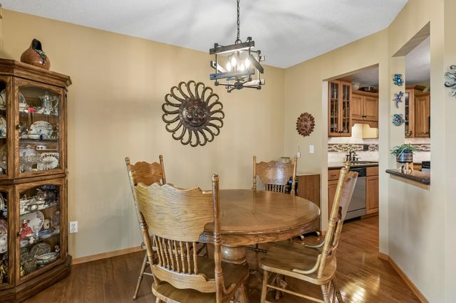10295 Arrowwood Drive, Eden Prairie, MN 55347