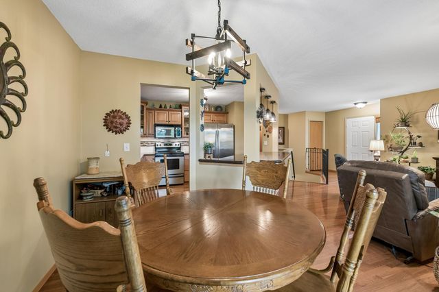 10295 Arrowwood Drive, Eden Prairie, MN 55347