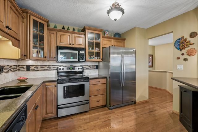 10295 Arrowwood Drive, Eden Prairie, MN 55347
