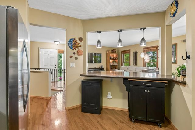 10295 Arrowwood Drive, Eden Prairie, MN 55347