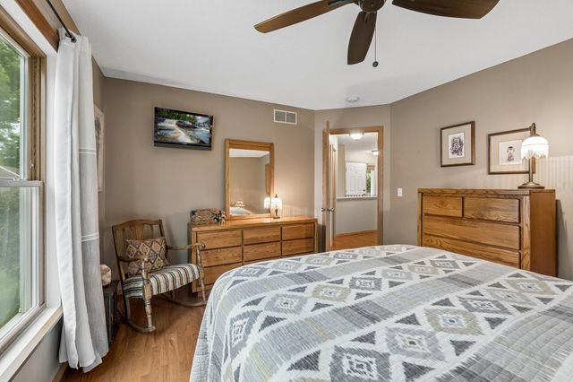 10295 Arrowwood Drive, Eden Prairie, MN 55347