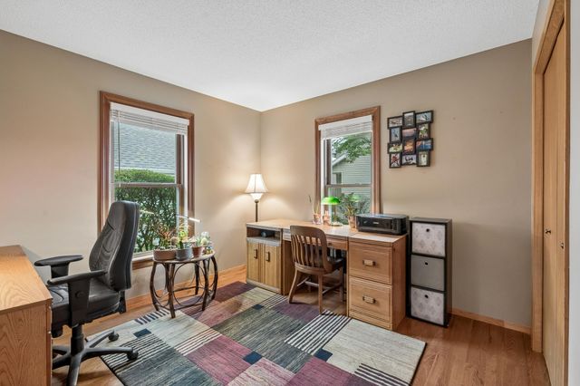 10295 Arrowwood Drive, Eden Prairie, MN 55347