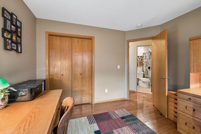 10295 Arrowwood Drive, Eden Prairie, MN 55347