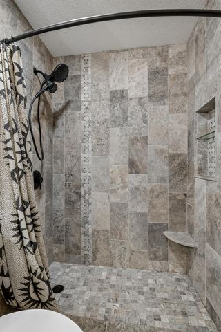 10295 Arrowwood Drive, Eden Prairie, MN 55347