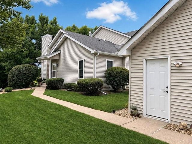 10295 Arrowwood Drive, Eden Prairie, MN 55347