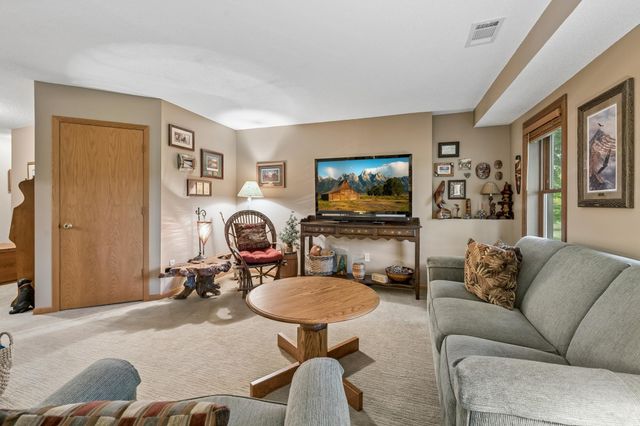 10295 Arrowwood Drive, Eden Prairie, MN 55347