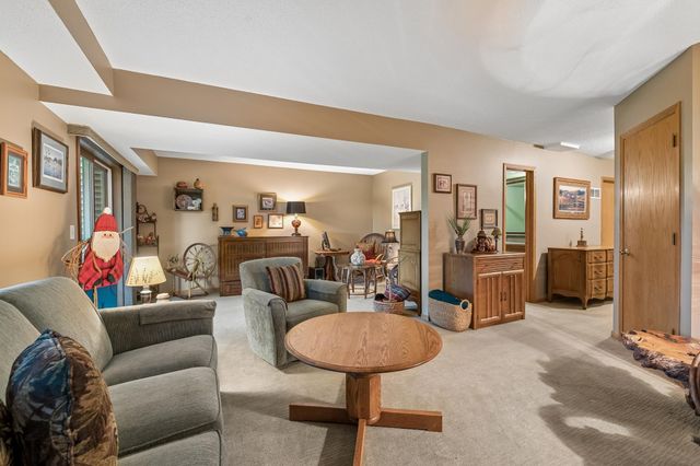 10295 Arrowwood Drive, Eden Prairie, MN 55347