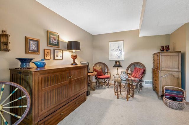10295 Arrowwood Drive, Eden Prairie, MN 55347