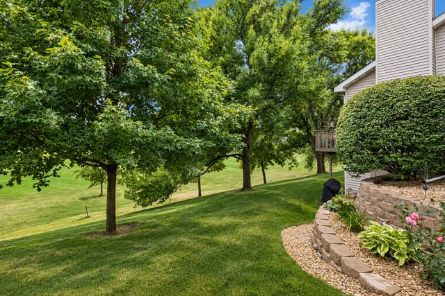 10295 Arrowwood Drive, Eden Prairie, MN 55347