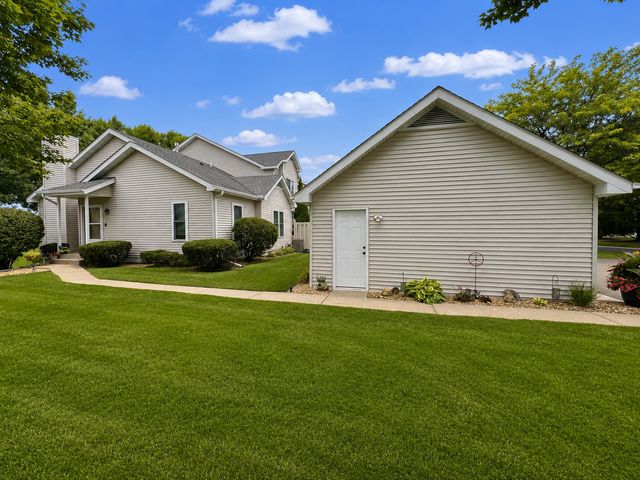 10295 Arrowwood Drive, Eden Prairie, MN 55347
