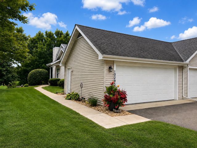10295 Arrowwood Drive, Eden Prairie, MN 55347