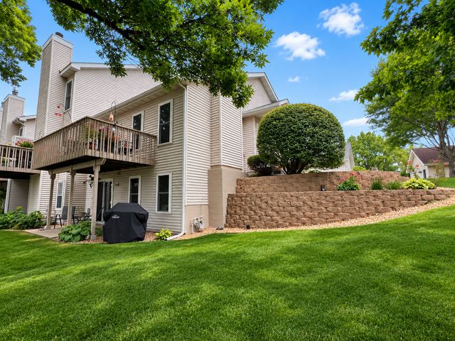 10295 Arrowwood Drive, Eden Prairie, MN 55347