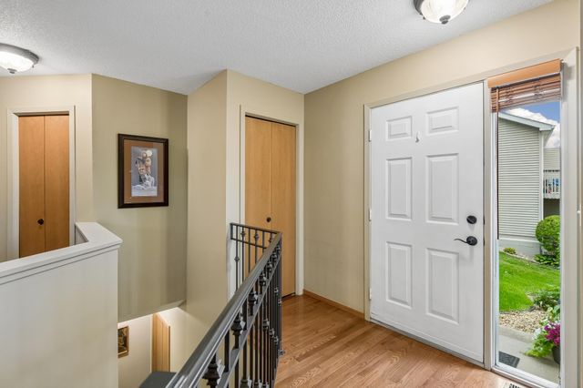 10295 Arrowwood Drive, Eden Prairie, MN 55347