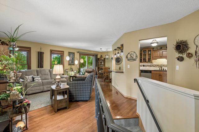 10295 Arrowwood Drive, Eden Prairie, MN 55347