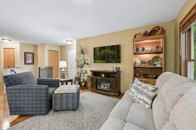 10295 Arrowwood Drive, Eden Prairie, MN 55347