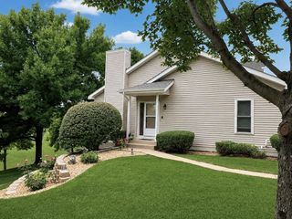 10295 Arrowwood Drive, Eden Prairie, MN 55347