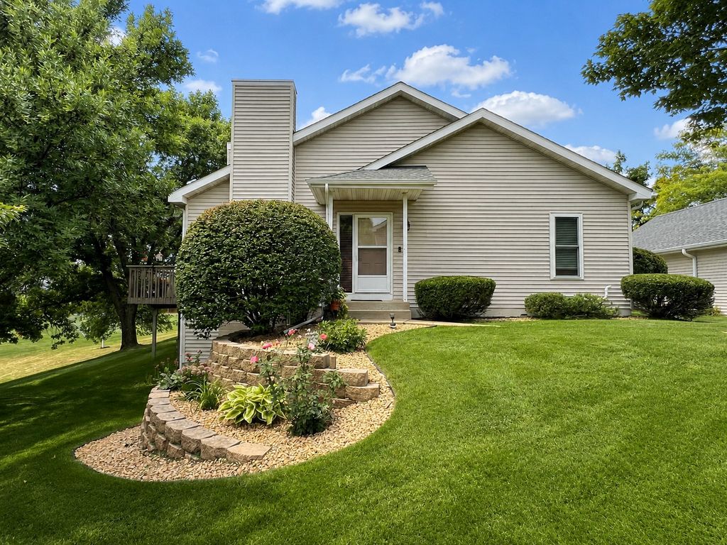 10295 Arrowwood Drive, Eden Prairie, MN 55347 — photo 2