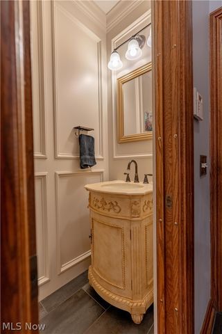 5205 Foxchase Avenue NW, Canton, OH 44718