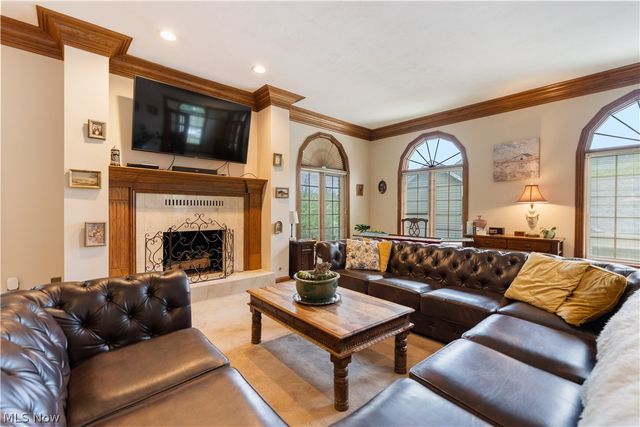 5205 Foxchase Avenue NW, Canton, OH 44718