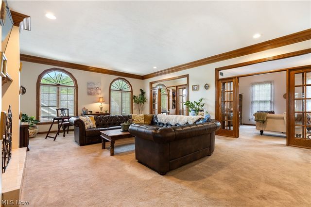 5205 Foxchase Avenue NW, Canton, OH 44718