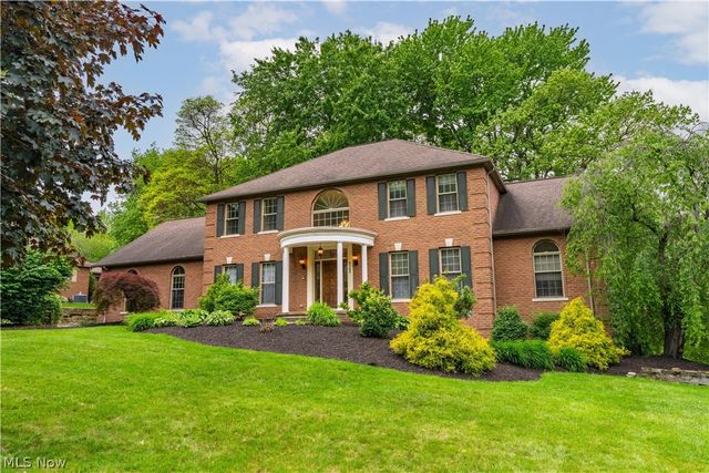5205 Foxchase Avenue NW, Canton, OH 44718
