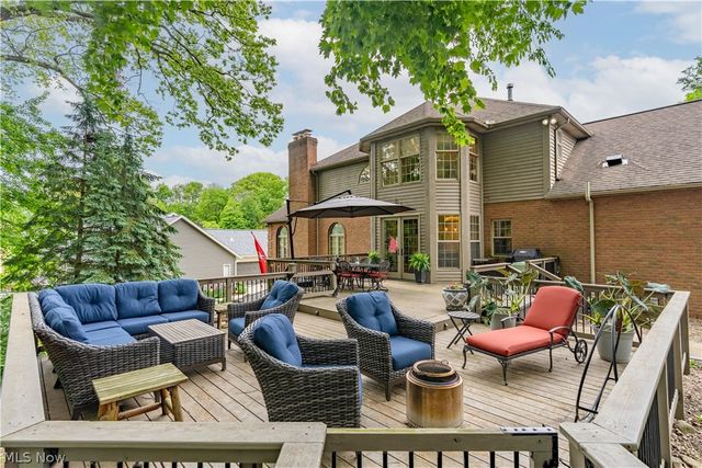 5205 Foxchase Avenue NW, Canton, OH 44718