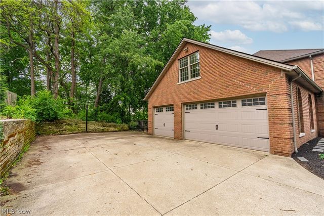 5205 Foxchase Avenue NW, Canton, OH 44718