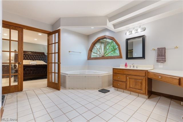 5205 Foxchase Avenue NW, Canton, OH 44718