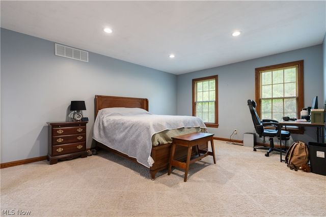5205 Foxchase Avenue NW, Canton, OH 44718