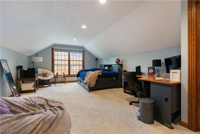 5205 Foxchase Avenue NW, Canton, OH 44718
