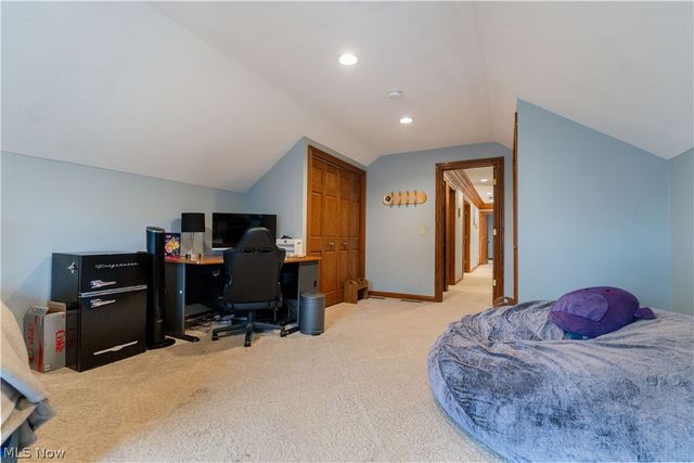 5205 Foxchase Avenue NW, Canton, OH 44718