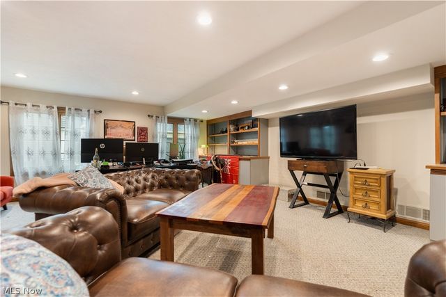 5205 Foxchase Avenue NW, Canton, OH 44718