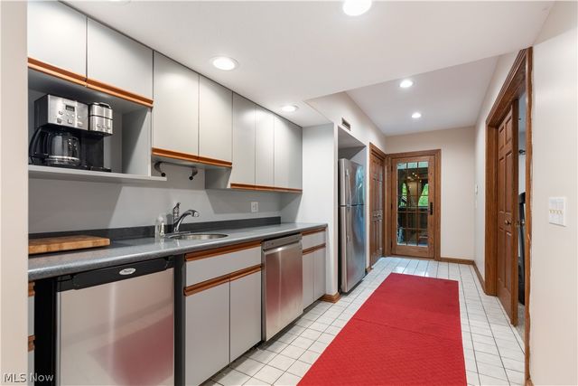 5205 Foxchase Avenue NW, Canton, OH 44718