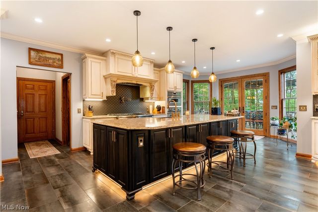 5205 Foxchase Avenue NW, Canton, OH 44718