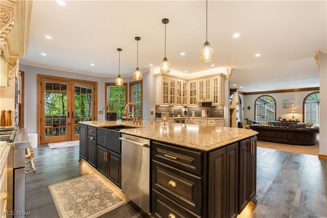 5205 Foxchase Avenue NW, Canton, OH 44718