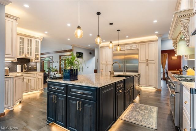 5205 Foxchase Avenue NW, Canton, OH 44718