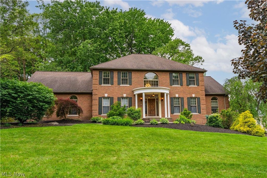 5205 Foxchase Avenue NW, Canton, OH 44718