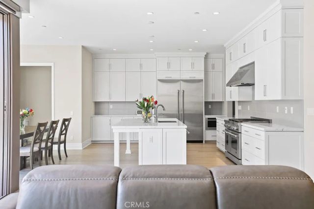 149 Roscomare, Irvine, CA 92602