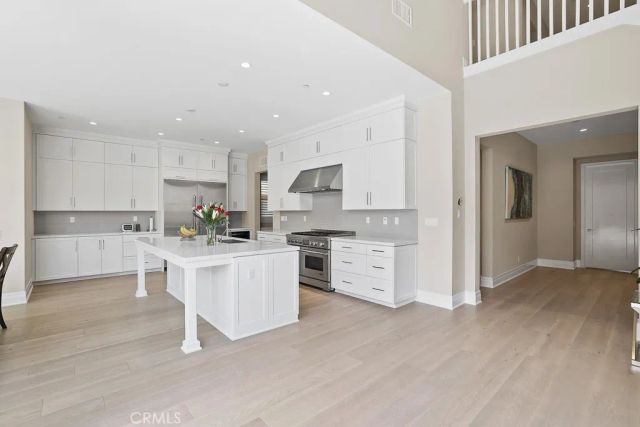 149 Roscomare, Irvine, CA 92602