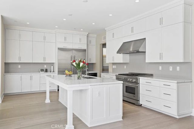 149 Roscomare, Irvine, CA 92602