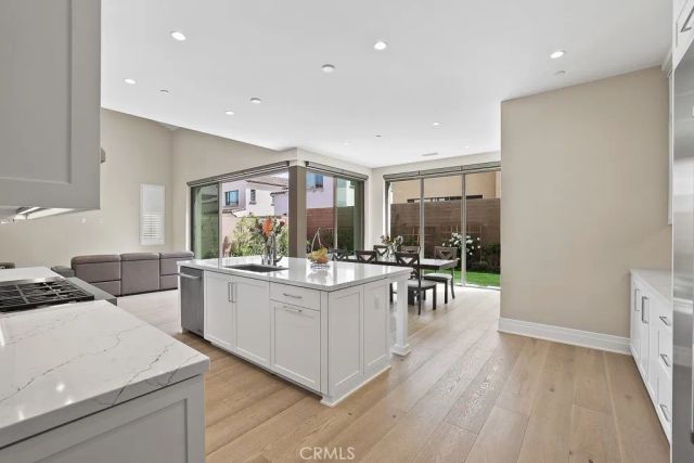 149 Roscomare, Irvine, CA 92602